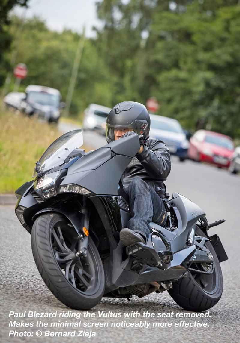 Vultus ridden sans seat!