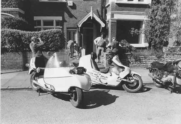 001 and White Eleffant Chez Blez (1985)