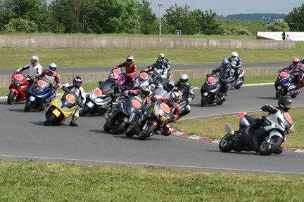 a) Maxi Scoot Racing