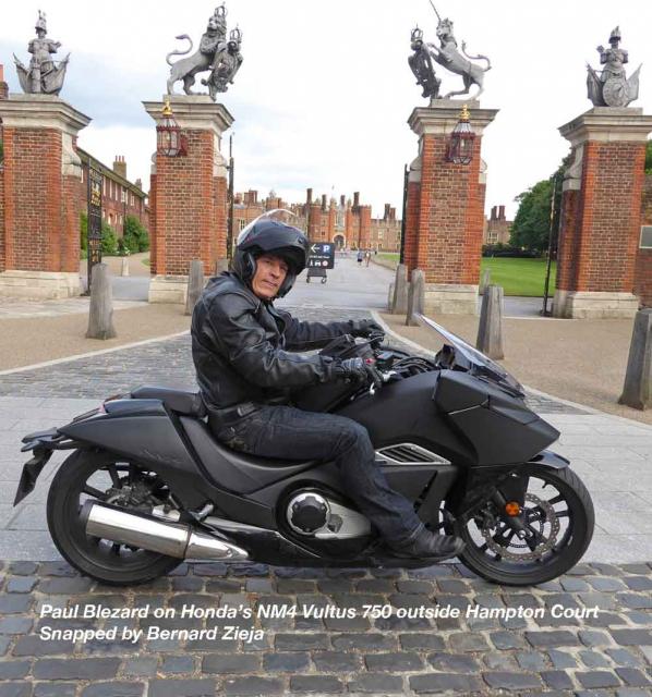 Vultus at Hampton Court in Passenger Mode