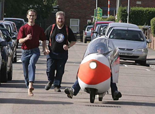 Craig Vetter tries Cedric's Streamliner (2009)