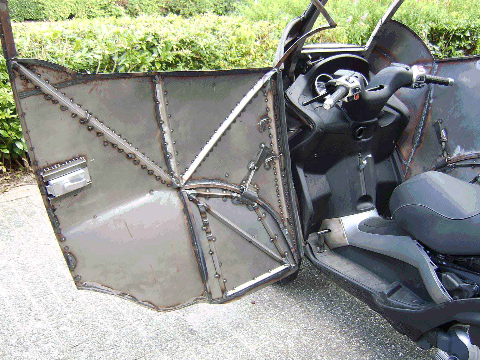 MP3 cabin door