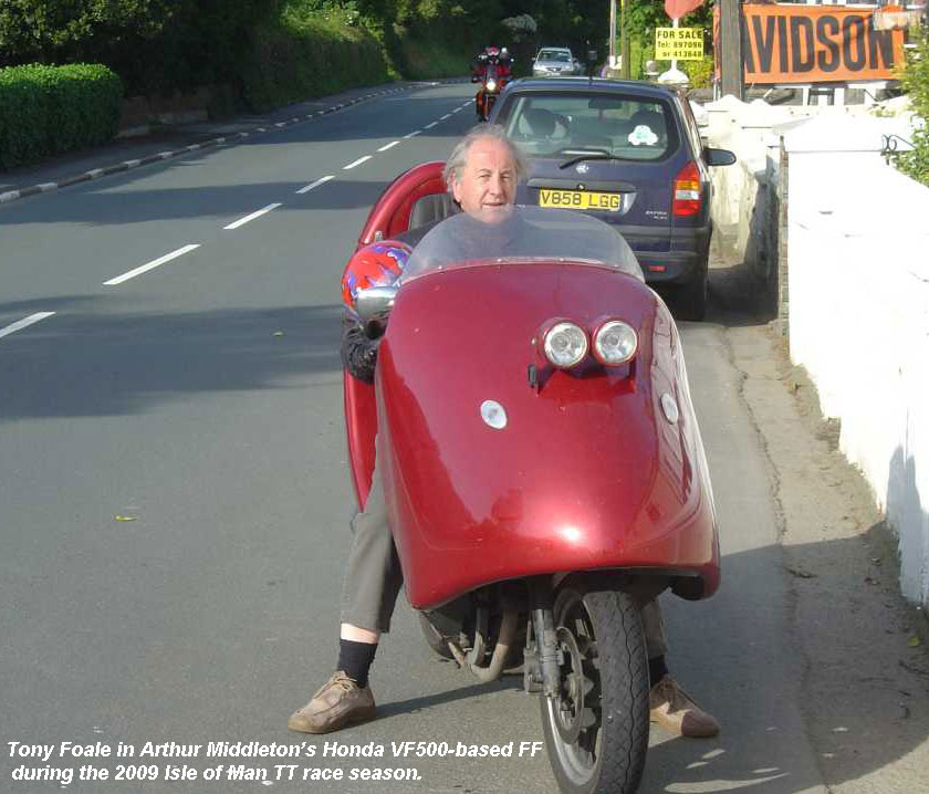 Tony Foale in Arthur's VF500FF