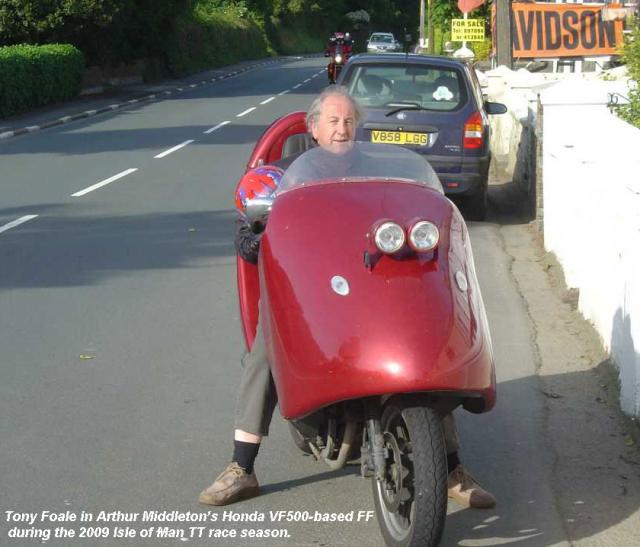 Tony Foale in Arthur's VF500FF