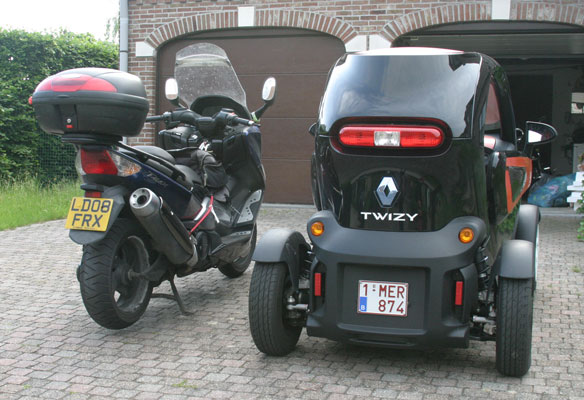 Twizy & Tmax (Rear View)