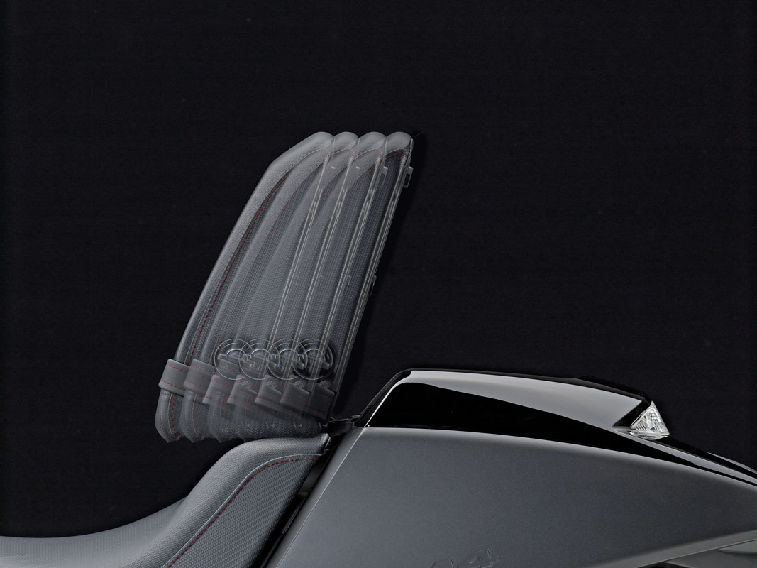 Vultus rider backrest (& pillion seat!)