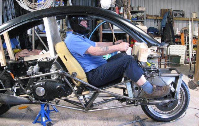 Tight fit (Norton Rear Engined FF)