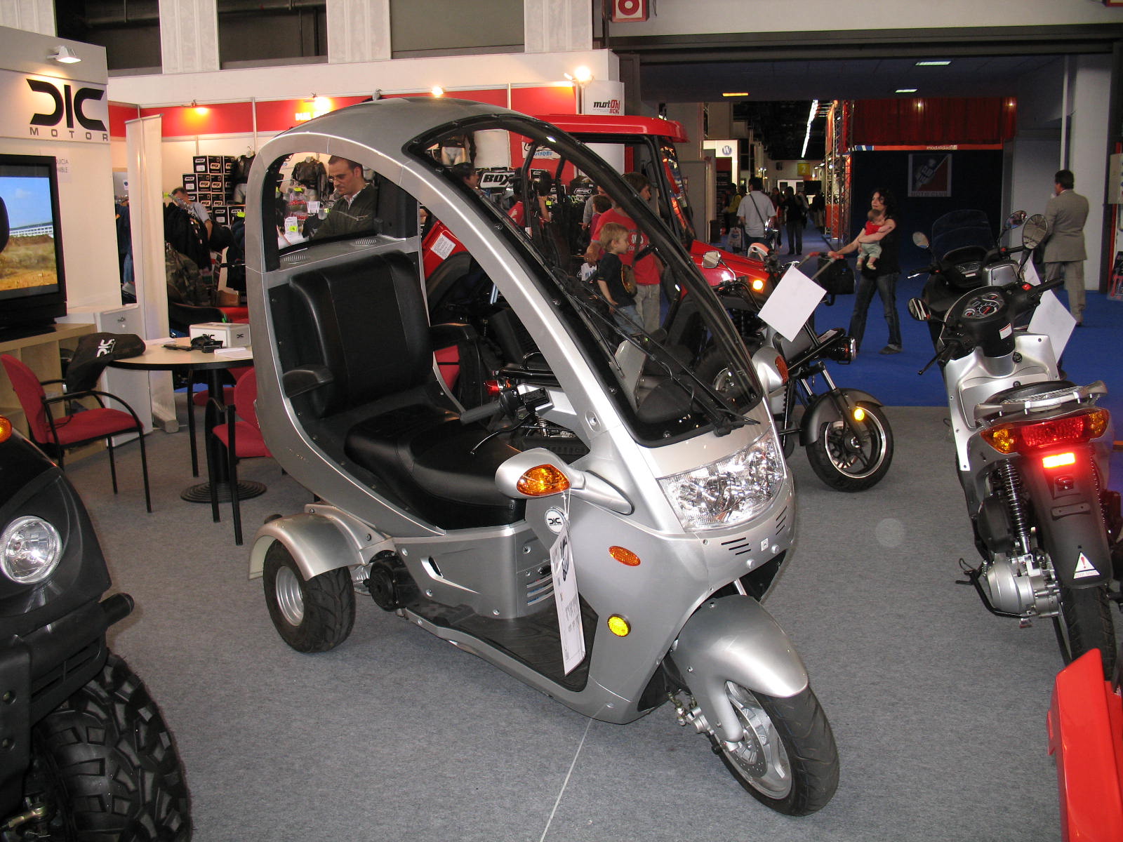 Roofed Tilting Three Wheeler at Barcelona