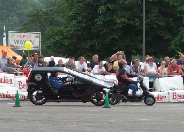 Blez laps the Oxygen EV Scoot