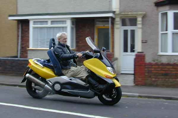 a) Royce rides the early ComfortMAX (2002)