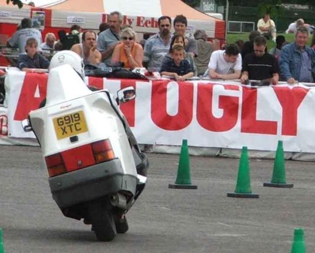 Ian K enters the chicane