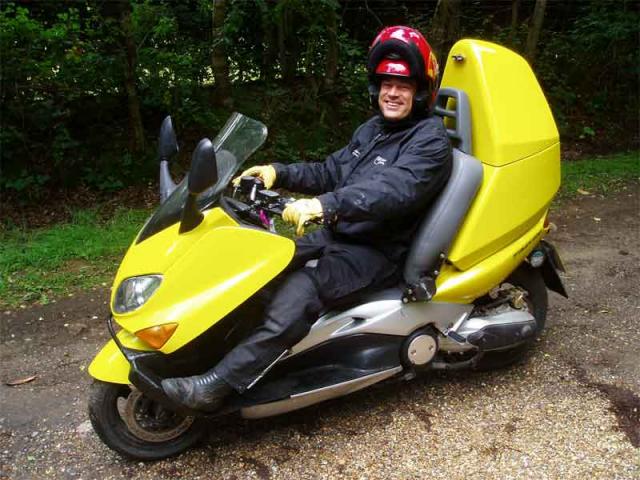 r) Blez in CMax on a Surrey green lane