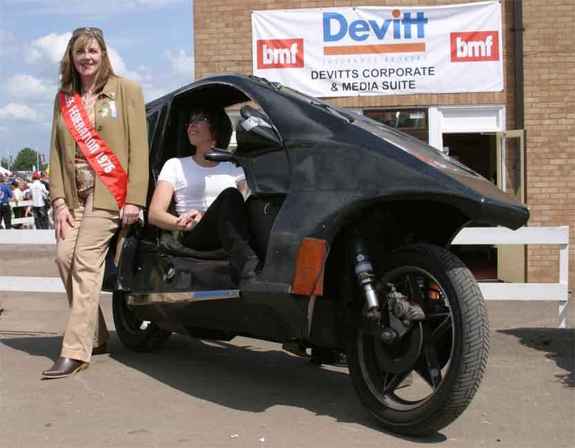 2007: '70s Miss Feds meet  Quasar at BMF