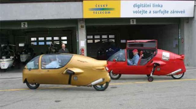 b) Peraves Ecomobile